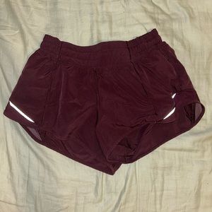 Lululemon Hotty Hot Size 4, 2.5 Length